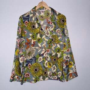 YiNi LuLu Long Sleeve Floral Pajama Top women’s Size Large